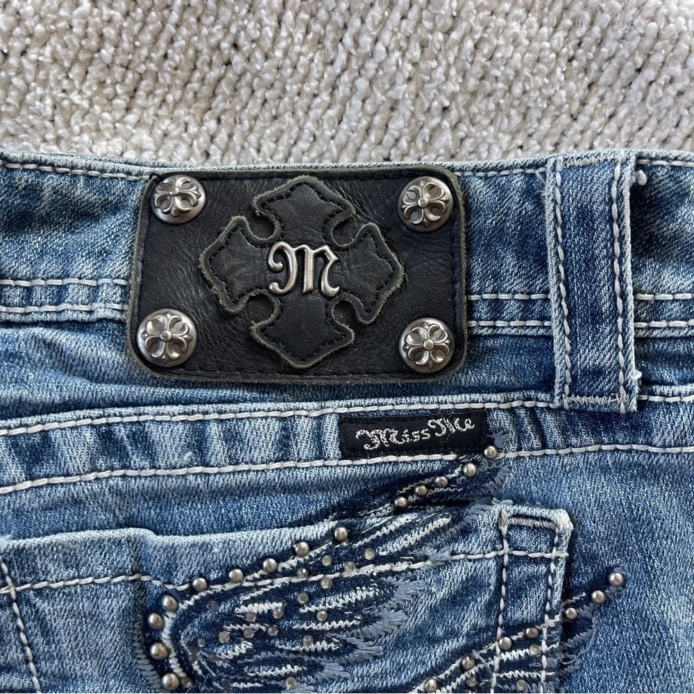 Miss Me Capri Jeans with embellished Wings Size 31 - Picture 3 of 11